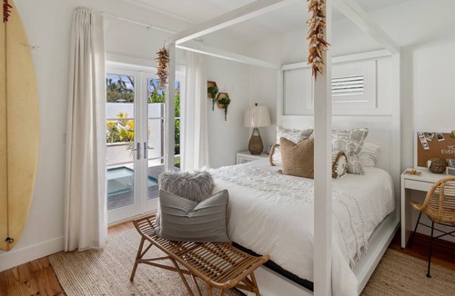 Moorings House | Three Palms Old Naples Moorings Neighborhood