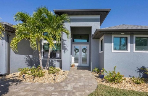 South Gulf Cove House | THREE PALMS PARADISE! Modern, 3-Bedroom Home, that sleeps 12. Port Charlotte, FL