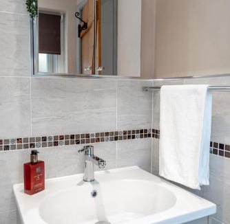 Settle House | Three Peaks Central Cottage, Settle, 3Bed 2Bath