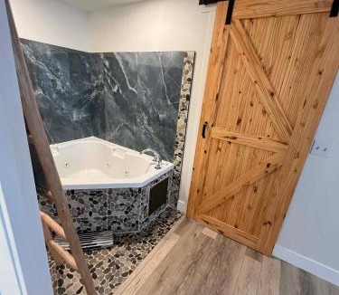Canmore Apartment | Three Peaks Getaway 2 bedrooms & 2 bath-sleeps 6