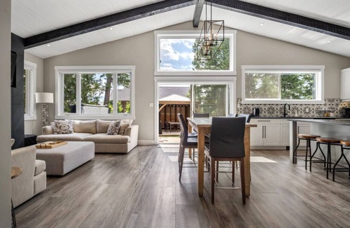 Invermere House | Three Peaks | Private Hot Tub | Games Room | Golf