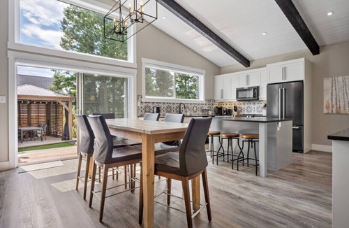 Invermere House | Three Peaks | Private Hot Tub | Games Room | Golf