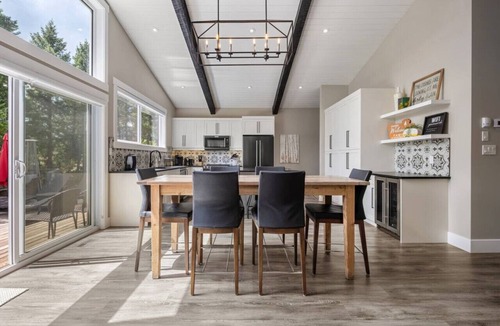 Invermere House | Three Peaks | Private Hot Tub | Games Room | Golf