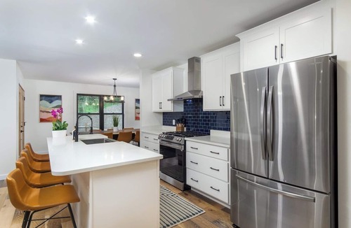Mars Hill House | Three Peaks Retreat - HotTub - Fire Pit - GameRoom - Mt. Views