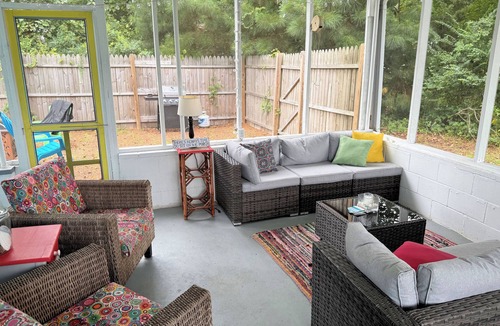 Deep Hole House | Three Pines- Screen Porch - Close to Town - Newly Renovated