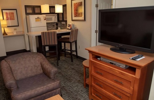 Vance Jackson Apartment | THREE Relaxing 1BR Suite with Free Breakfast and Kitchen! Pool, Pets Allowed!