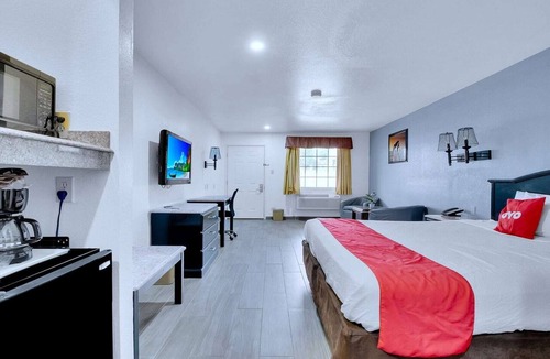 Three Rivers Hotel | Three Rivers TX|Governor's Suite