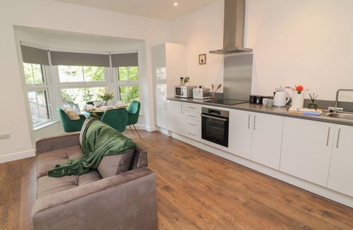 Peterborough Cottage | THREE, romantic in Peterborough