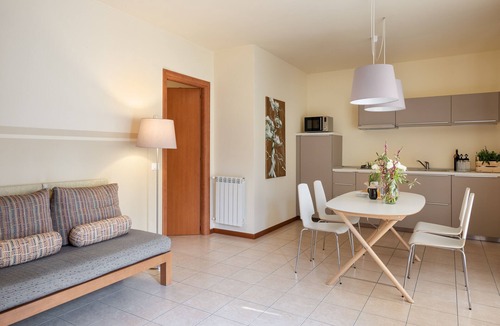 Roe Apartment | Three-room apartment 6 bed garden veranda garage wifi Gardasee (CIN IT017164C25S8NZEZ8)