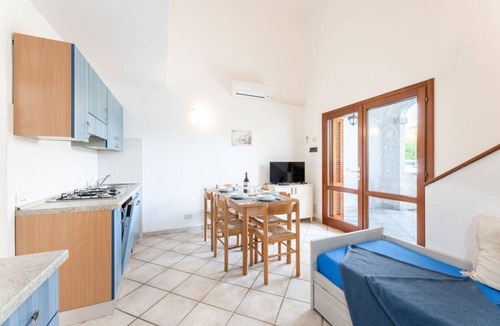 Budoni Apartment | Three-room apartment 6/7 beds, two bathrooms, 43/50 sqm c. To. Arranged on two levels: on the ground floor equipped patio, living room with equipped kitchenette and double sofa bed, bedroom with bunk bed, bathroom. On the first floor double b