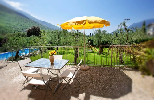 Val di Sogno Apartment | Three-room apartment with partial lake view