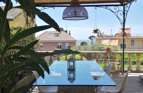Chiavari House | three-room apartment with private garden