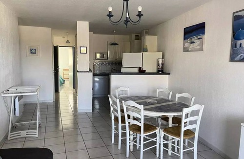 Le Port Apartment | Three-room apartment in the marinas area, dual-aspect 6AMIRB103