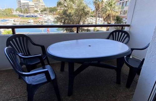 Le Port Apartment | Three-room apartment in the marinas area, dual-aspect 6AMIRB103