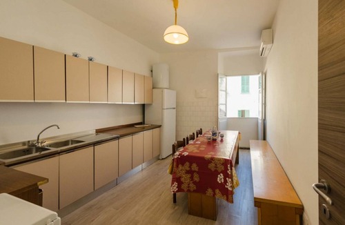 Finalborgo Apartment | Three rooms apartment in the main square of Finalborgo