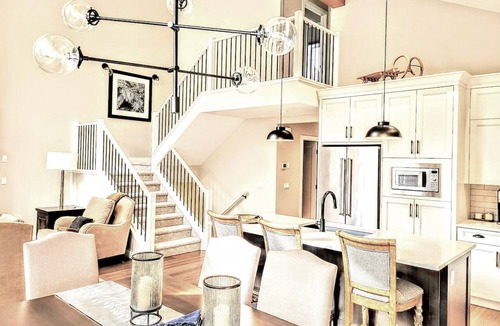 Three Sisters Mountain Village Ski Chalet | Three Sisters Stylish 4-Bedroom Chalet + Hot Tub