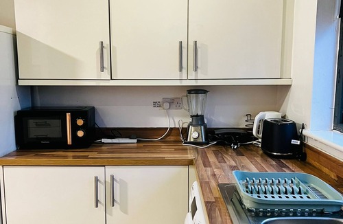 Thames House | Three Stay, Large En-suite King Size Room with Balcony