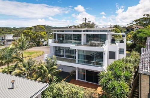 Avoca Beach House | Three-storey Beach Home with Balcony & Ocean views