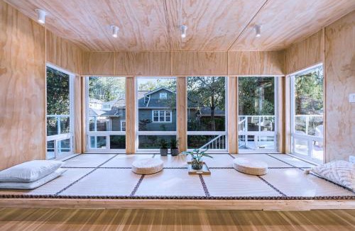 West Side House | Three-Tree Villa-Central Location