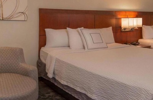 Rosslyn Hotel | Three Units Near US Holocaust Memorial Museum! On-site Parking, Pet-friendly