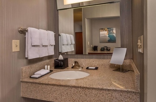 Rosslyn Hotel | Three Units Near US Holocaust Memorial Museum! On-site Parking, Pet-friendly