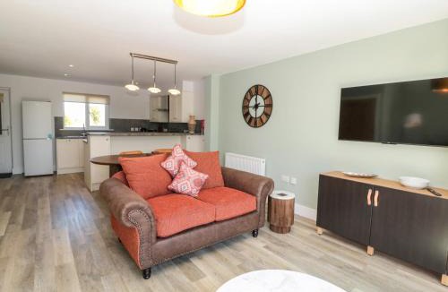 Newton by the Sea House | Thrift Lodge