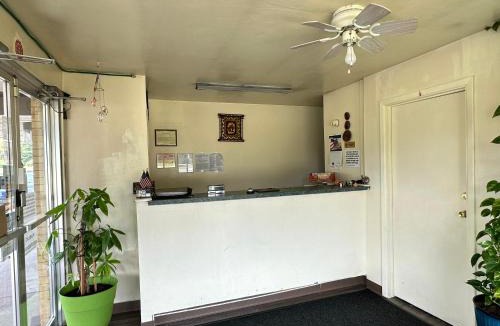 Westfield Hotel | Thruway Holiday Motel