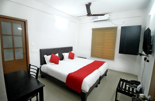 Kochi Hotel | Thulasi Inn