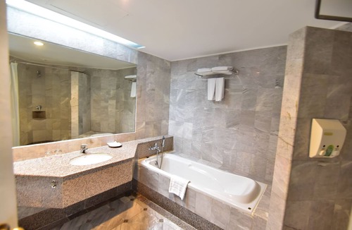 Trang Hotel | Thumrin Thana Hotel