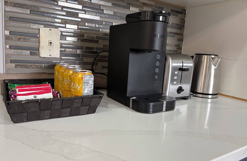 Thunder Bay House | Thunder Bay modern 5 BR, 3 WR /near airport/family-friendly!