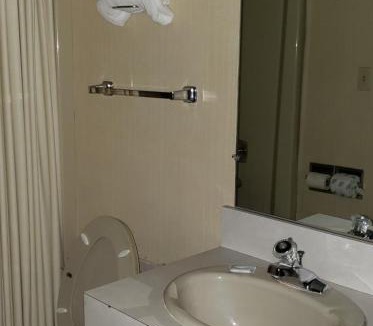 St Ignace Hotel | Thunderbird Motor Inn