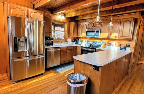 Lake Lure Cabin | Thunderbolt Cabin in Rumbling Bald at Lake Lure! Bar Area with Pool Table! Views