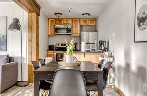 Government Camp Condo | Thunderhead Lodge: Pool & Game Room Fun Top Floor
