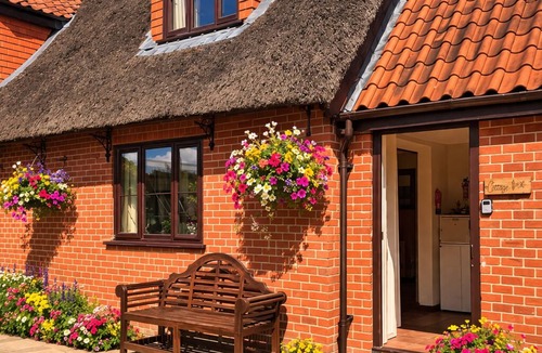Repps with Bastwick House | Thurnefield Holiday Cottages - Willow Tree Cottage
