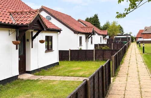 Repps with Bastwick House | Thurnefield Holiday Cottages - Willow Tree Cottage