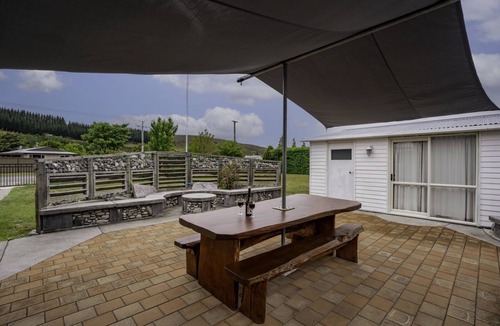 Clyde House | Thyme Away - Clyde Holiday Home