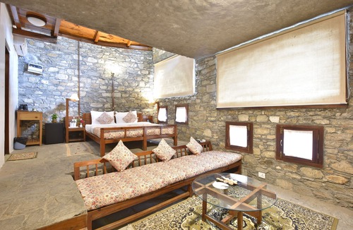 Bhimtal Hotel | Tiaraa Monolith Lake Resort
