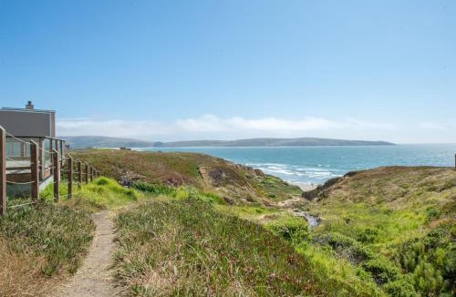 Dillon Beach House | Tide Pool! PERFECT Location! AMAZING views! Short Walk to Beach! Hot Tub! Game Room! BBQ! Fast WiFi! Dog Friendly!