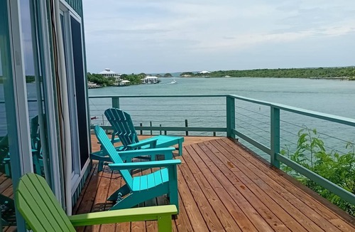 Lubbers Quarters Cay House | Tide's Edge-a Large 4B4B house in marvelous Marsh Harbour with AC, Private Dock