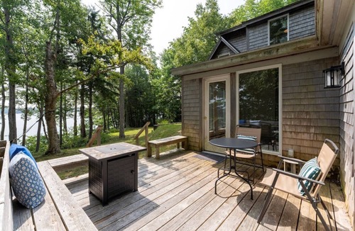 Blue Hill House | Tide's Rest-Oceanfront sleeps 6!