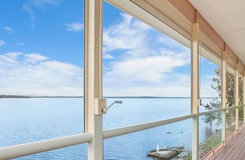 Toukley House | Tide view - A waterfront retreat with a BBQ, Kayak