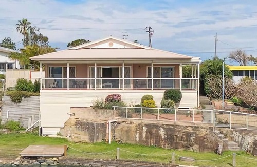 Toukley House | Tide view - A waterfront retreat with a BBQ, Kayak