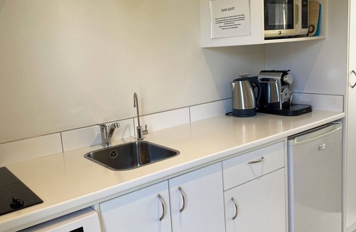 Westport Apartment | ~TIDES at Carters~ Modern Beachside Studio next to beach, domain, coastal trail.