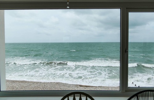 Wittering Apartment | Tides - Beach Front Apartment in Bracklesham Bay