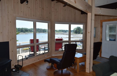 Tremont Cottage | Tides-oceanfront cottage near Acadia