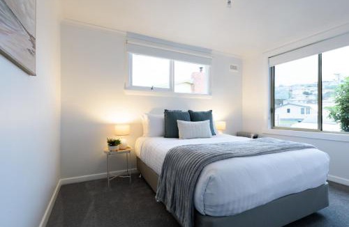 Ulverstone House | Tidy & Comfortable 2-Bed Home with Study – Close to Town
