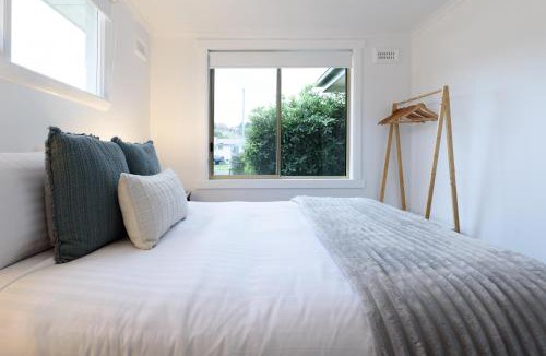Ulverstone House | Tidy & Comfortable 2-Bed Home with Study – Close to Town