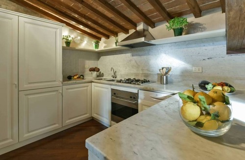 San Frediano Apartment | Tiepolo romantic penthouse in the Oltrarno