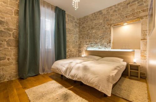 Old Town Apartment | Tifani Luxury Rooms 2