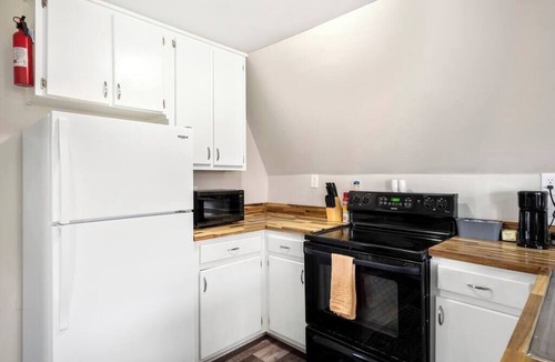 Central Apartment | Tigers Refuge:Apt B 1br/1ba 10 min from Clemson U.